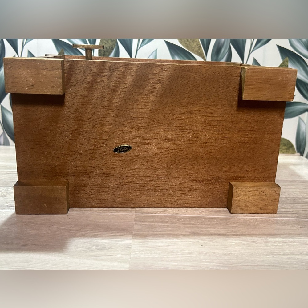 Vintage Wooden Musical Jewelry Box with Six Brooches - Picture 7 of 12